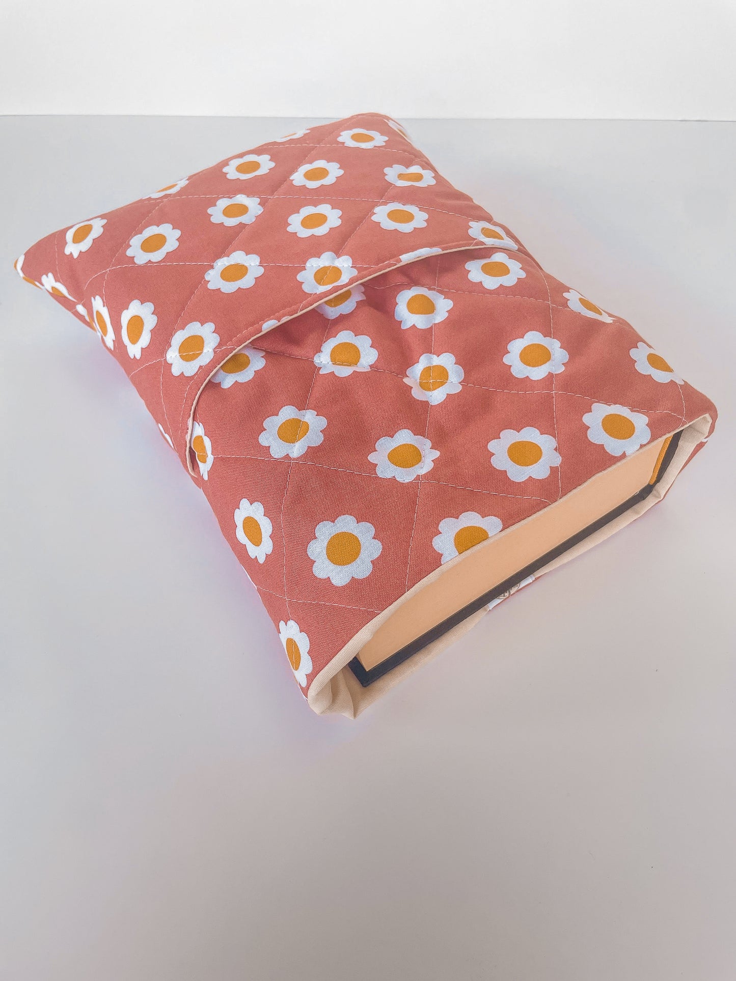 Daisy Book Sleeve Size Large