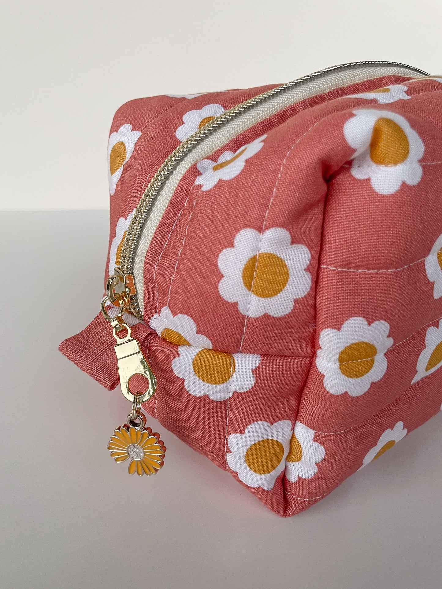 Daisy Makeup Bag, Size Small