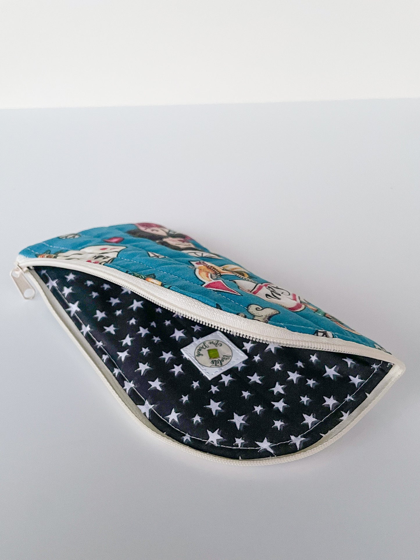 American Traditional Glasses Case