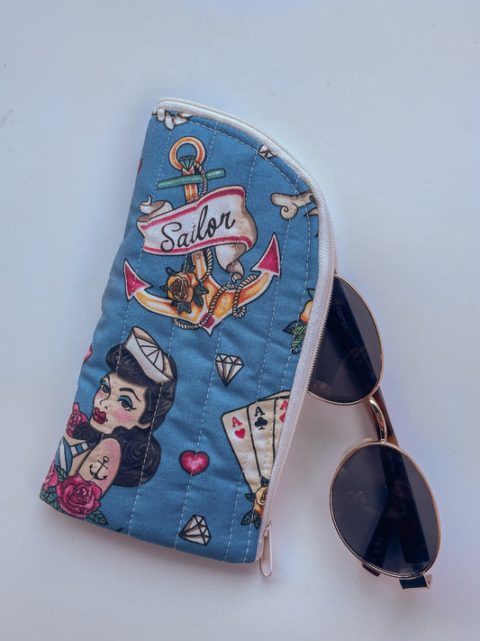 American Traditional Glasses Case