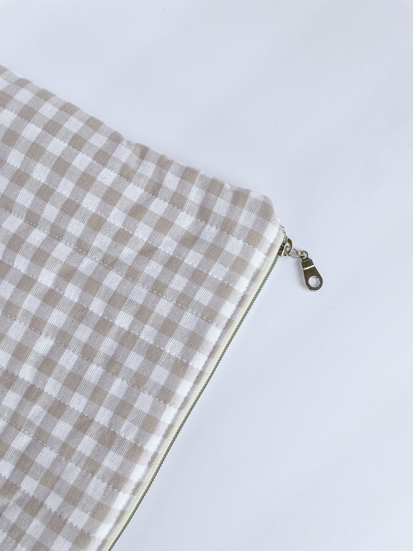 Neutral Gingham Laptop Case, Size Large