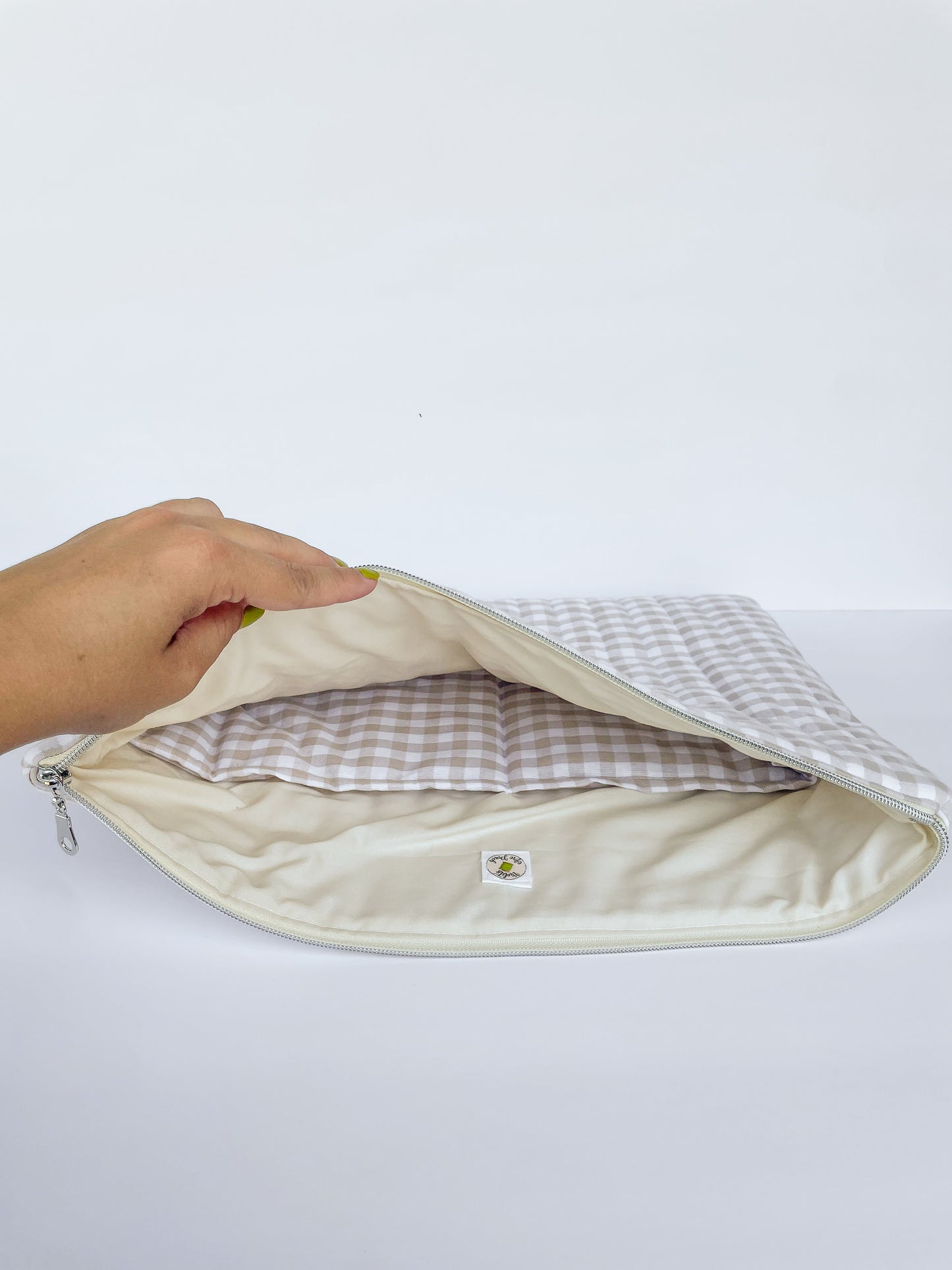Neutral Gingham Laptop Case, Size Large