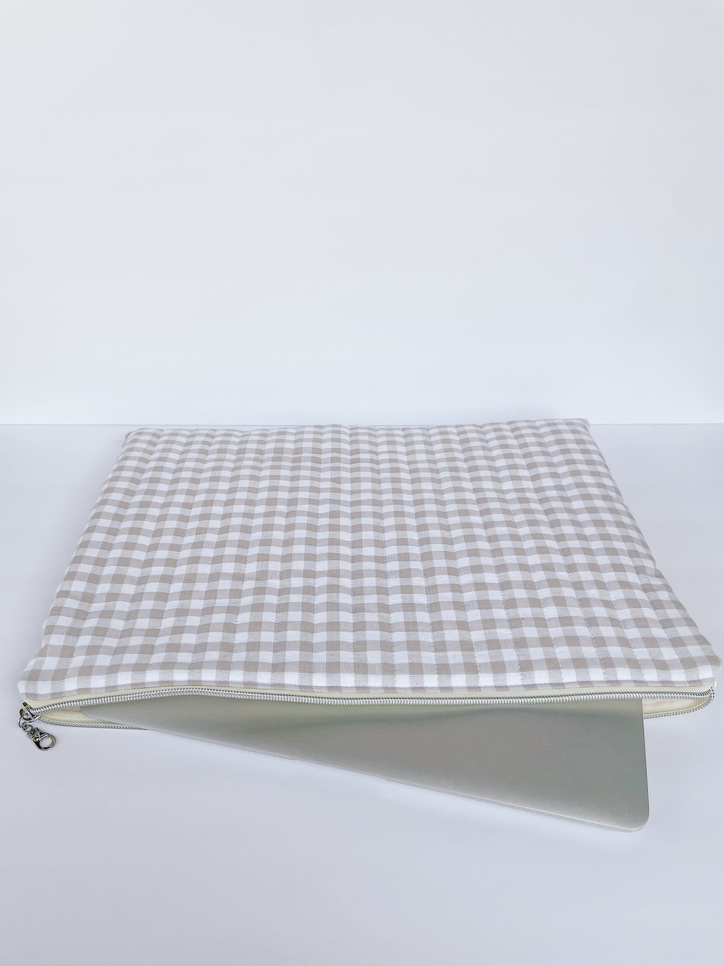 Neutral Gingham Laptop Case, Size Large
